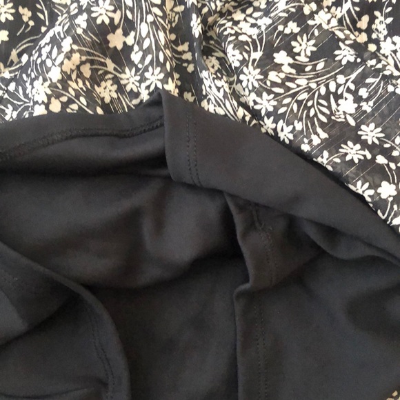 Art Class Long Sleeve Ruffle Top - Picture 6 of 6